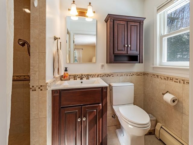 4 Athens St, Auburn, MA 01501