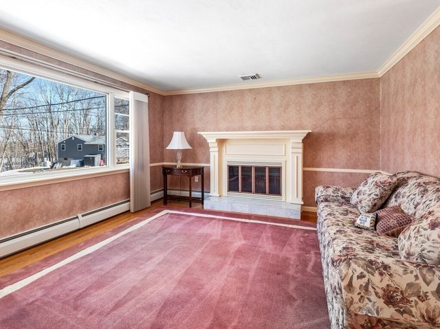 4 Athens St, Auburn, MA 01501