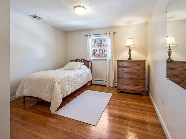 4 Athens St, Auburn, MA 01501