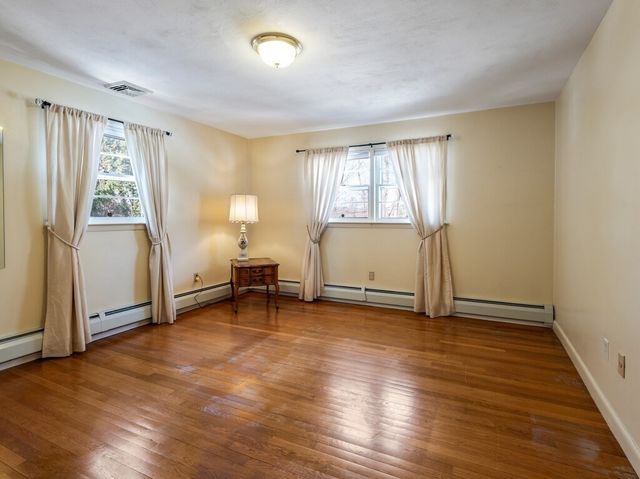 4 Athens St, Auburn, MA 01501
