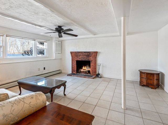 4 Athens St, Auburn, MA 01501