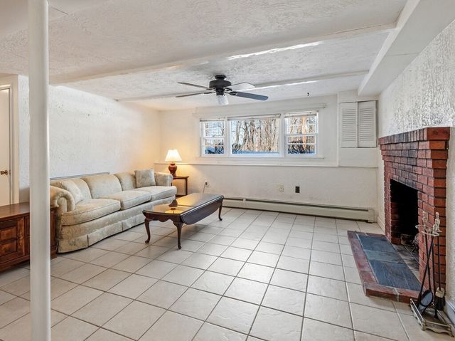 4 Athens St, Auburn, MA 01501