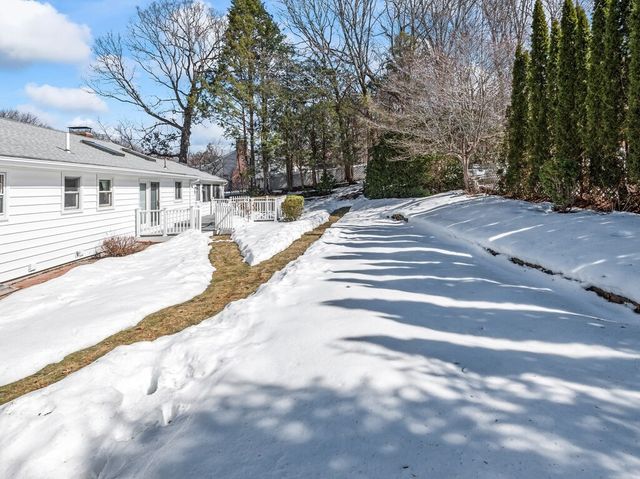 4 Athens St, Auburn, MA 01501