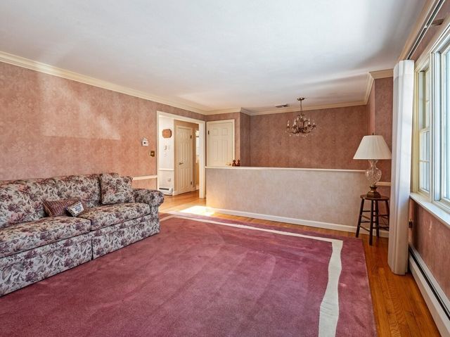 4 Athens St, Auburn, MA 01501