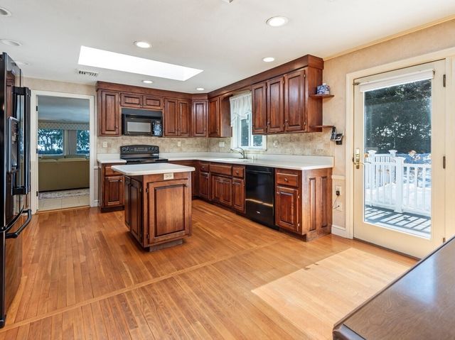 4 Athens St, Auburn, MA 01501