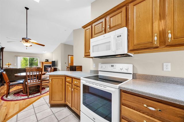 396 Teakwood Ln D, Cedar Rapids, IA 52402