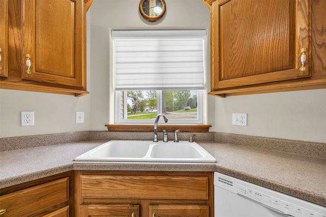 396 Teakwood Ln D, Cedar Rapids, IA 52402