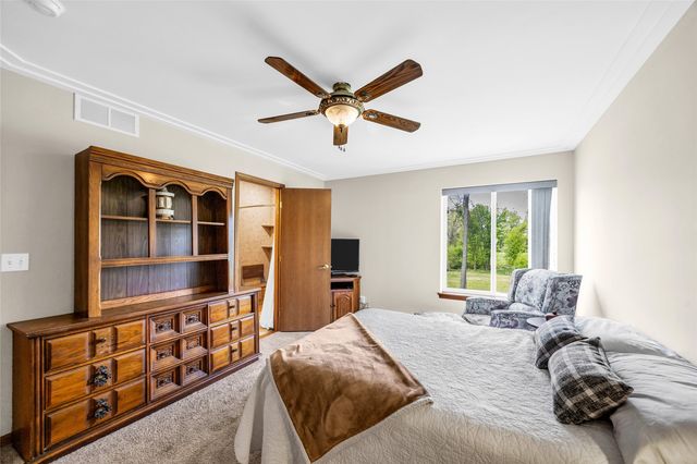 396 Teakwood Ln D, Cedar Rapids, IA 52402