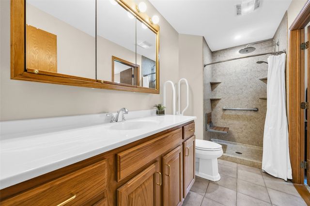 396 Teakwood Ln D, Cedar Rapids, IA 52402