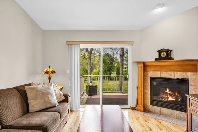 396 Teakwood Ln D, Cedar Rapids, IA 52402