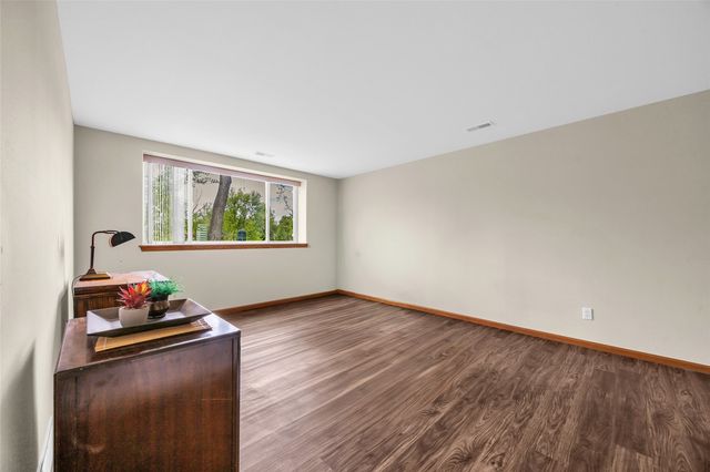 396 Teakwood Ln D, Cedar Rapids, IA 52402