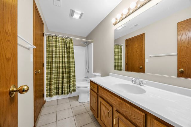 396 Teakwood Ln D, Cedar Rapids, IA 52402
