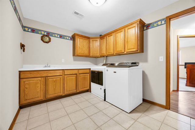 396 Teakwood Ln D, Cedar Rapids, IA 52402