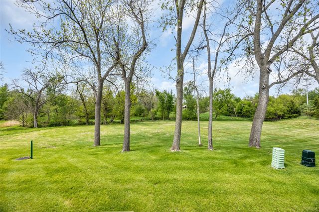 396 Teakwood Ln D, Cedar Rapids, IA 52402