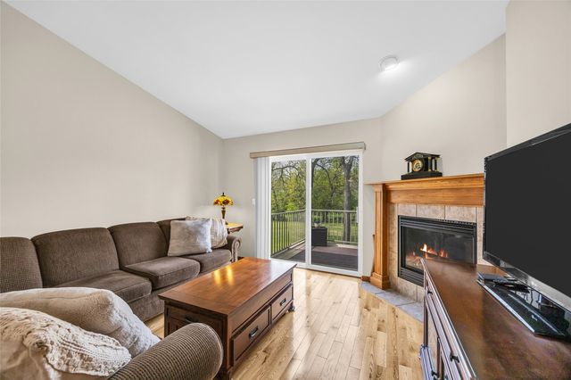 396 Teakwood Ln D, Cedar Rapids, IA 52402