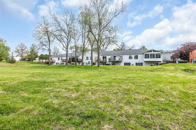396 Teakwood Ln D, Cedar Rapids, IA 52402