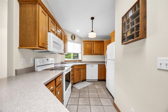 396 Teakwood Ln D, Cedar Rapids, IA 52402