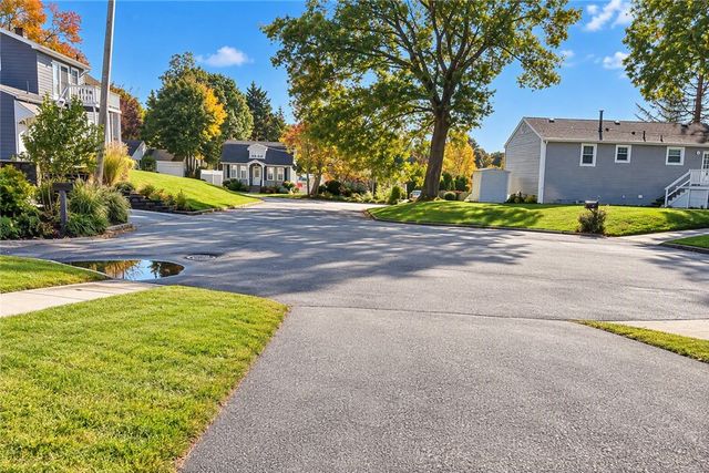 17 Warren Court, Cranston, RI 02920