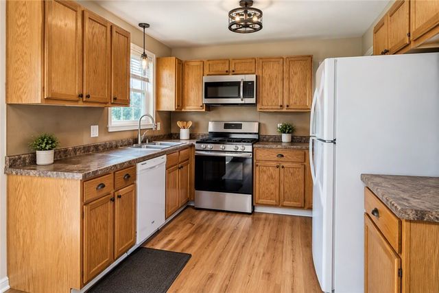 17 Warren Court, Cranston, RI 02920