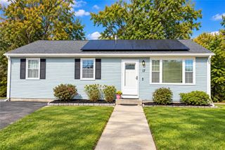 17 Warren Court, Cranston, RI 02920