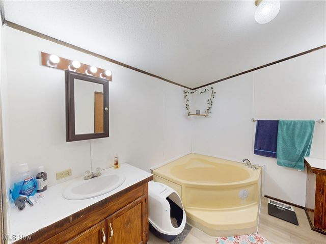 3651 Austin Road N12, Geneva, OH 44041