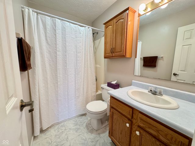 597 Hunting Creek Drive, Greenwood, IN 46142