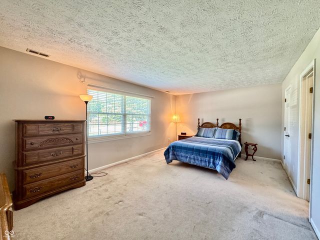 597 Hunting Creek Drive, Greenwood, IN 46142