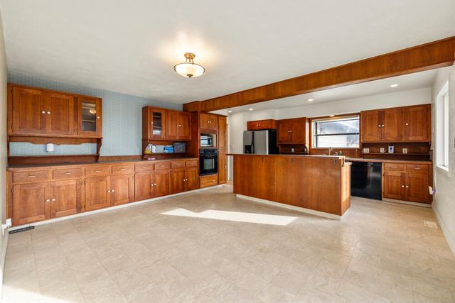 23131 N Poe Valley Road, Klamath Falls, OR 97603