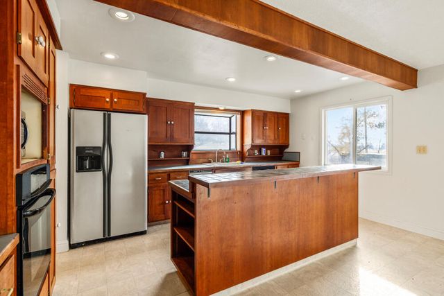 23131 N Poe Valley Road, Klamath Falls, OR 97603