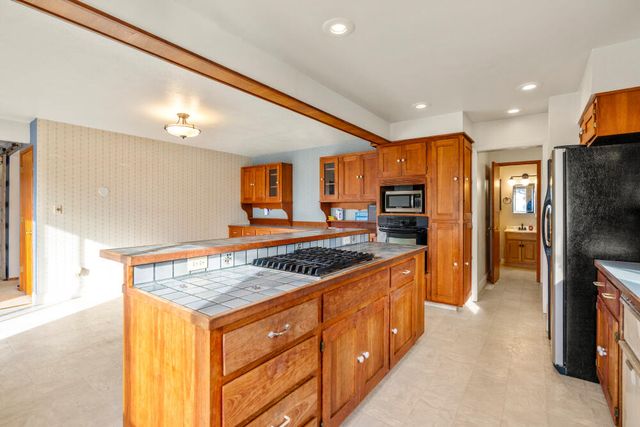 23131 N Poe Valley Road, Klamath Falls, OR 97603