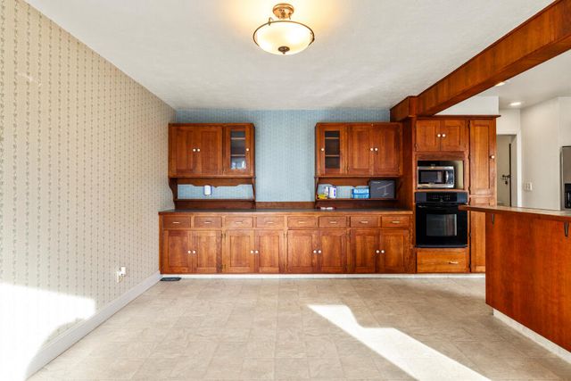 23131 N Poe Valley Road, Klamath Falls, OR 97603