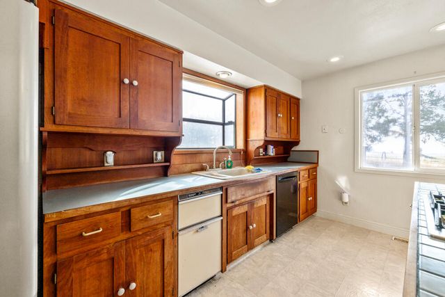 23131 N Poe Valley Road, Klamath Falls, OR 97603