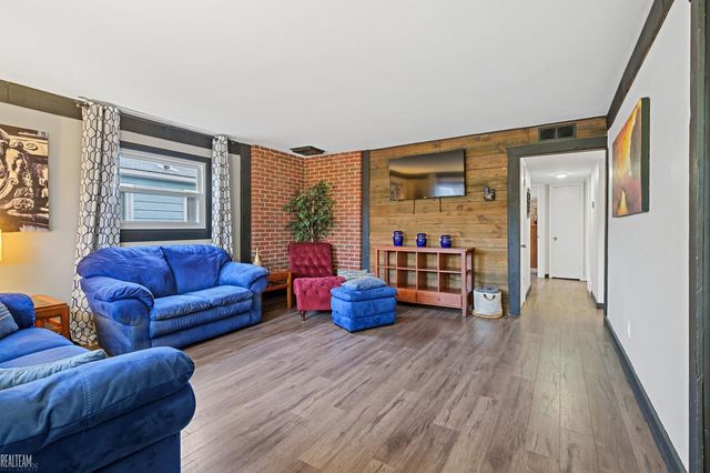 4993 Clippert Street, Dearborn Heights, MI 48125