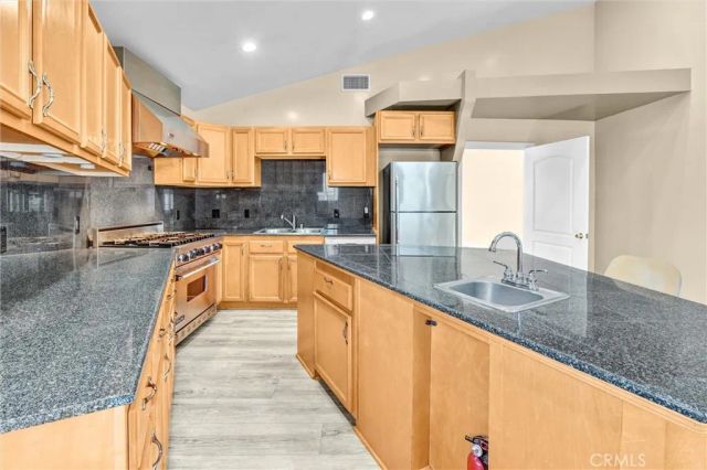 6942 Alcove, Los Angeles, CA 91605
