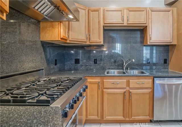 6942 Alcove, Los Angeles, CA 91605