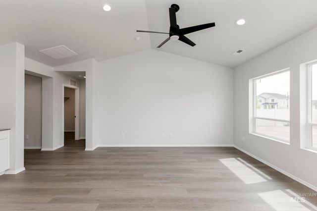 1260 W Cub River Dr, Meridian, ID 83642