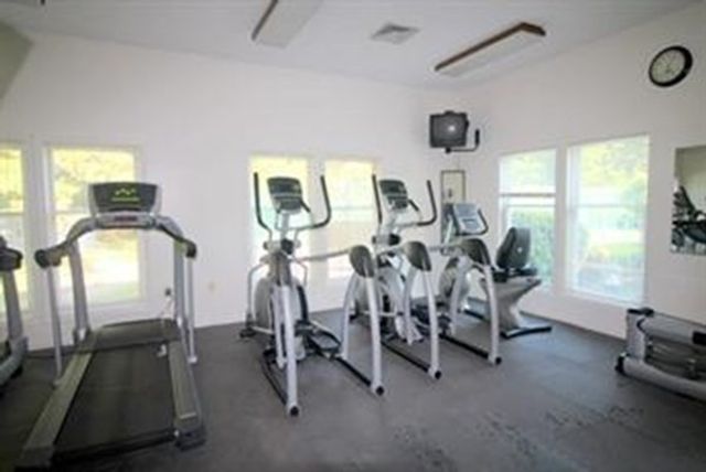 1906 Hockley Dr 1906, Hingham, MA 02043