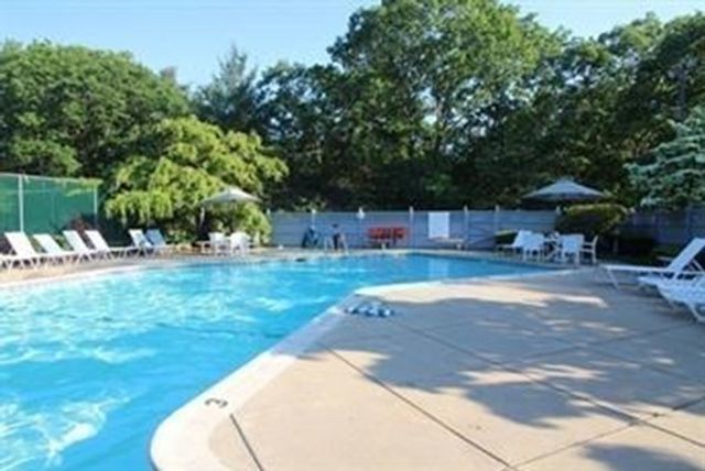 1906 Hockley Dr 1906, Hingham, MA 02043