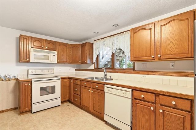 1110 Sandalwood Court SW, Altoona, IA 50009
