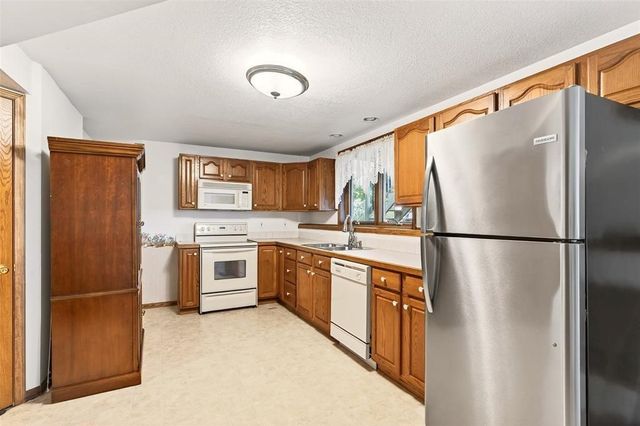 1110 Sandalwood Court SW, Altoona, IA 50009