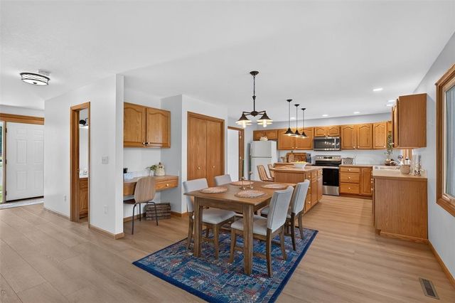 1110 Sandalwood Court SW, Altoona, IA 50009