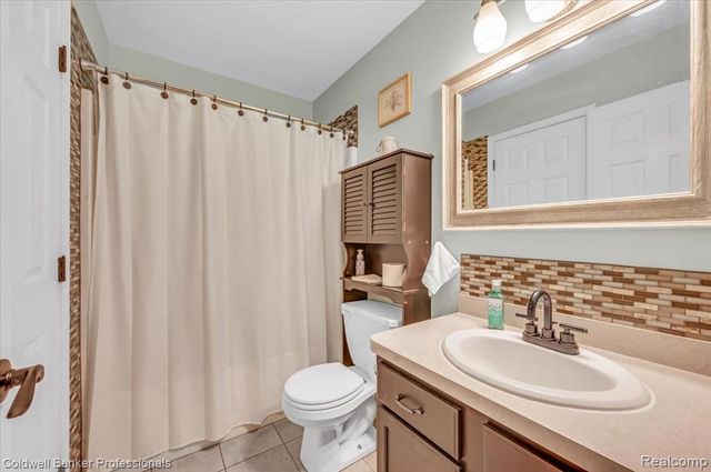 8022 Fox Hollow Road, Goodrich, MI 48438