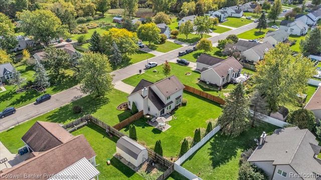8022 Fox Hollow Road, Goodrich, MI 48438
