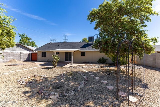 536 N WINTHROP Circle, Mesa, AZ 85213