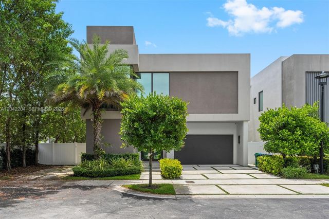 6814 NW 104th Ct, Doral, FL 33178