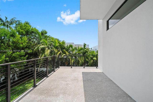 6814 NW 104th Ct, Doral, FL 33178