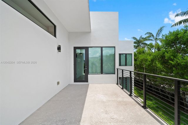 6814 NW 104th Ct, Doral, FL 33178