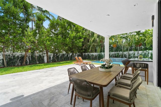 6814 NW 104th Ct, Doral, FL 33178