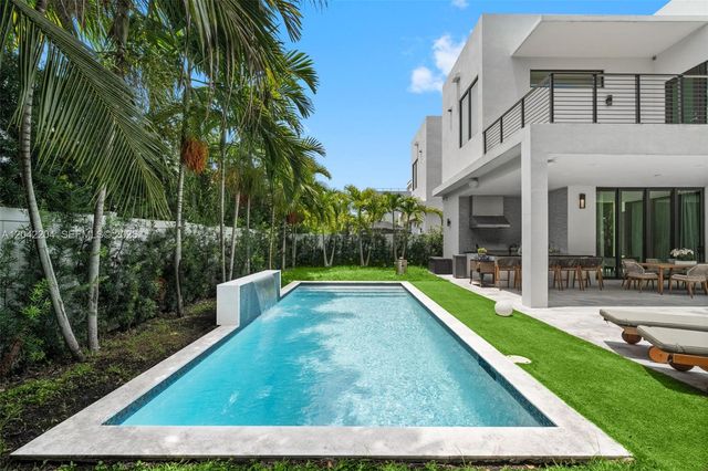 6814 NW 104th Ct, Doral, FL 33178