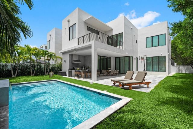 6814 NW 104th Ct, Doral, FL 33178